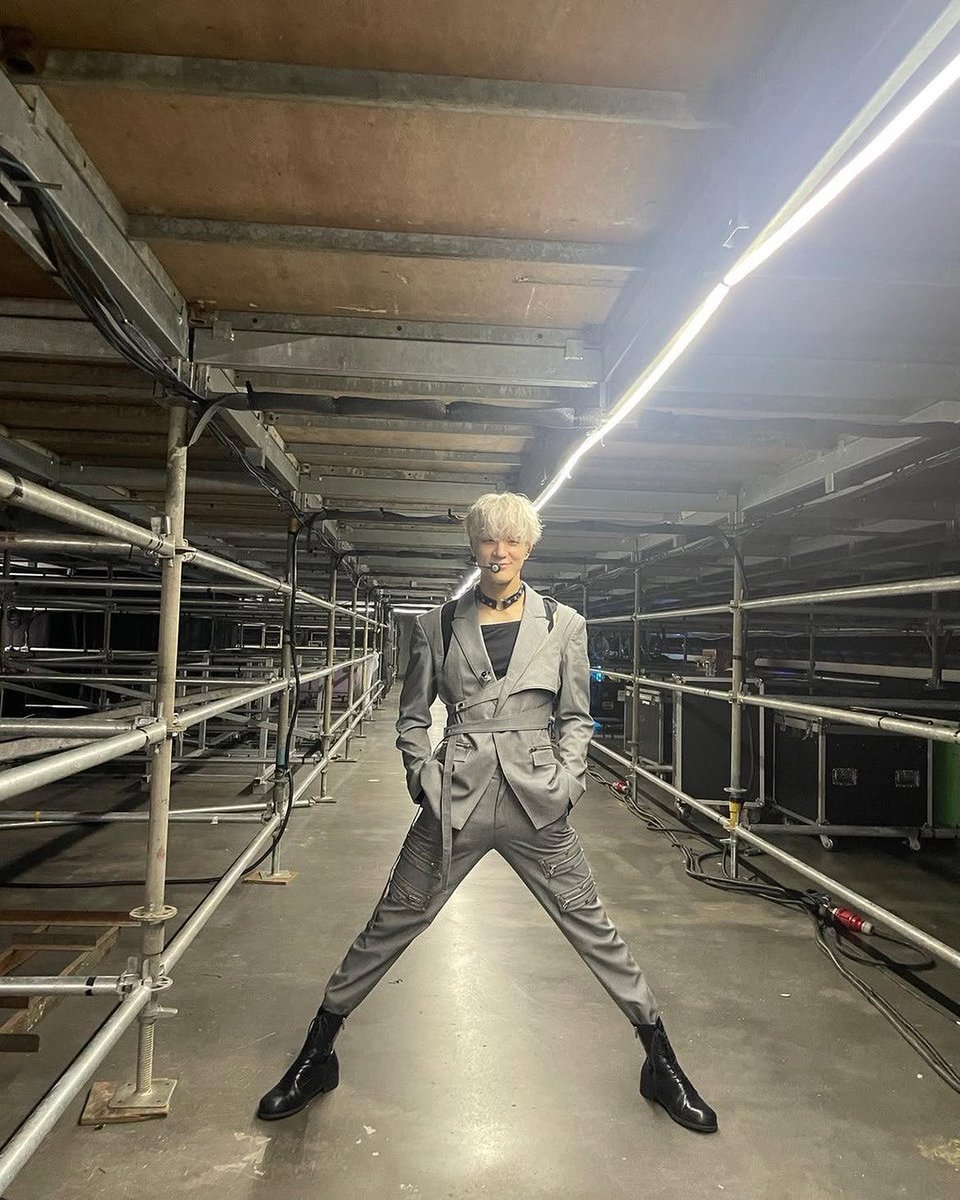 leeujenyo's tweet photo. The Dream Show behind. Looking through these photos again made me realize how much happened in such a short time. There were so many moments that I don’t think we could fully enjoy in the moment because we were always moving around and getting ready for the next thing. https://t.co/yTDp54VY8S