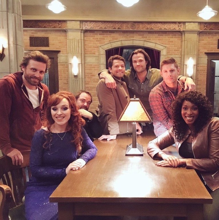 infoackles's tweet photo. SUPERNATURAL DAY! ❤️ Há 21 anos, Dean Winchester dizia para Sam: “Papai está caçando, e não aparece em casa há dias.” E o resto é história.

Que prazer poder acompanhar a vida dos Winchester de pertinho, mesmo que de longe, e fazer parte dessa história tão marcante. 21 anos e 15 temporadas depois, Supernatural ainda significa tudo para tanta gente. E, mesmo depois de todo esse tempo, ainda são tantos personagens e episódios que fazem essa história continuar tão especial para nós. 🥹🤍
