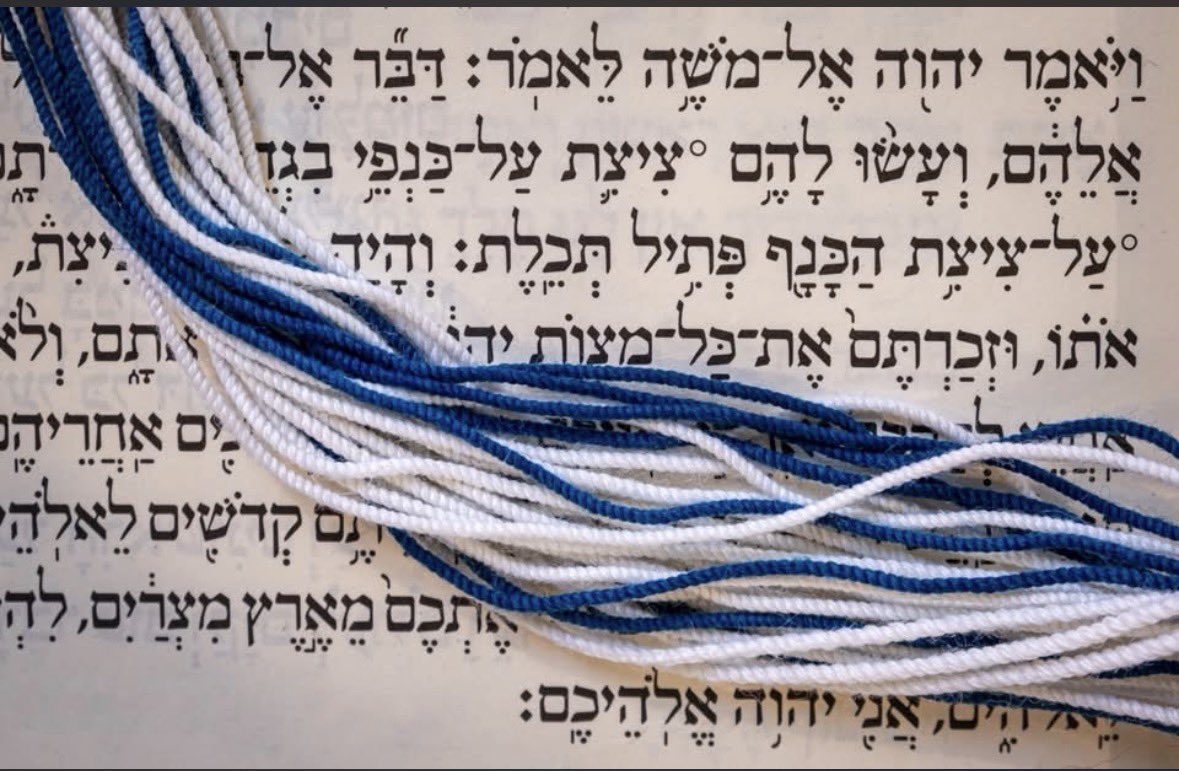 Shknws27's tweet photo. https://t.co/TkRVr0tK6u

👂❤️‍🔥☝️144 ✝️☕️🙌 🧵🪡

The woman remembered where healing was.
She pressed through the crowd, reached the hem, and believed. https://t.co/pD8AlBc2zb