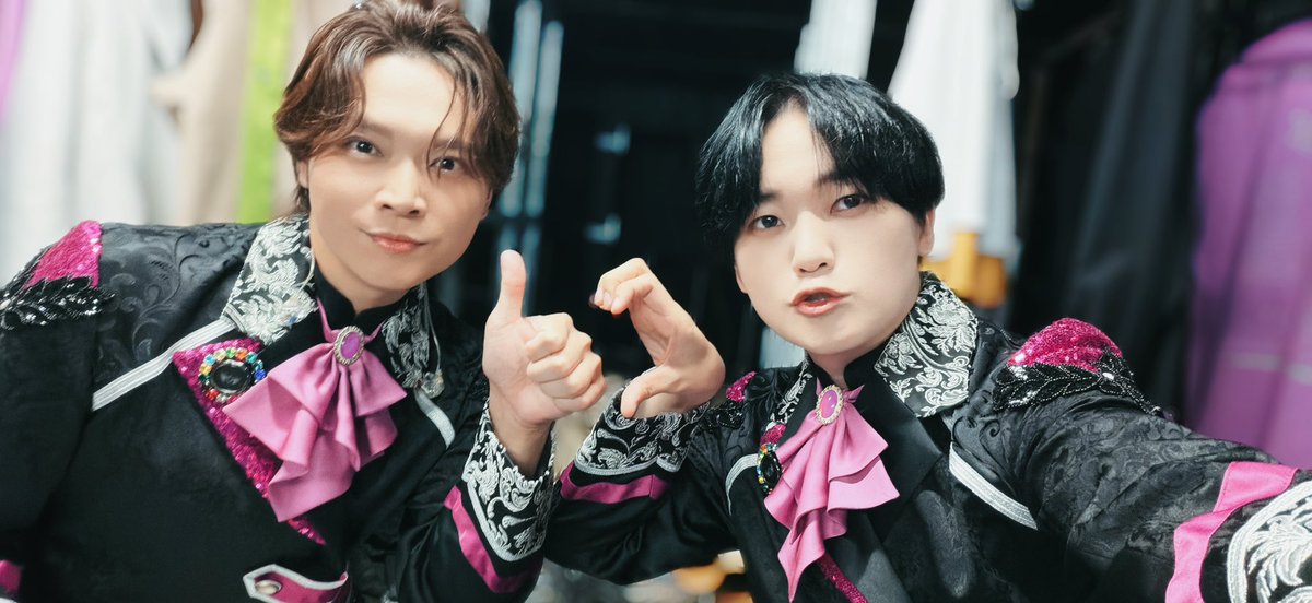 amasakikohei's tweet photo. 思い出その④
ツーショットシリーズ２
ゆうゆが素敵なプレゼントくれた🎁
#SideM11th_day2 https://t.co/SICpQ8O4on