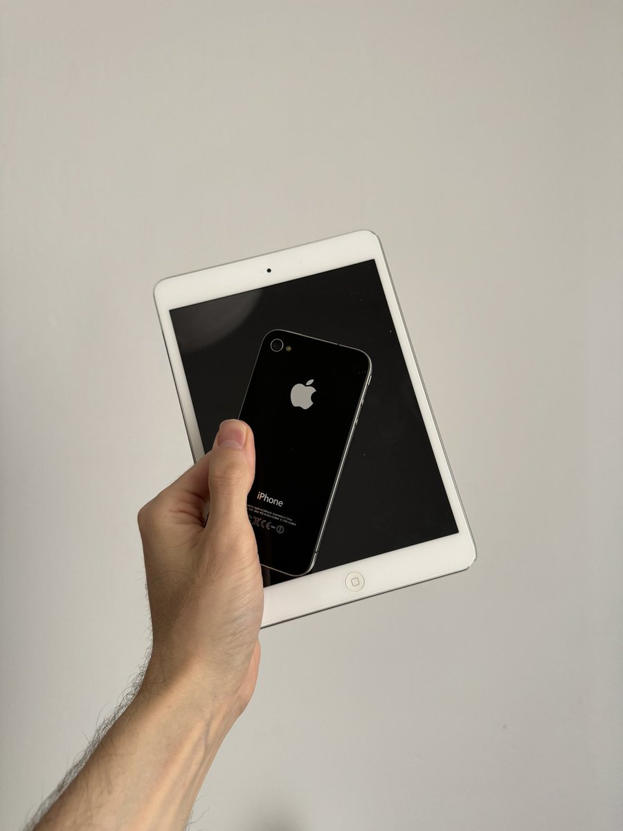 Pelloque's tweet photo. He recuperado el iPhone 4 y el iPad Mini 1!!!! Que productos tan chulos por favor😍😍😍😍 Y el iPhone 4 vs el 17 ro Max!! Es LOCO la diferencia de tamaños https://t.co/jEj1hbpnS9