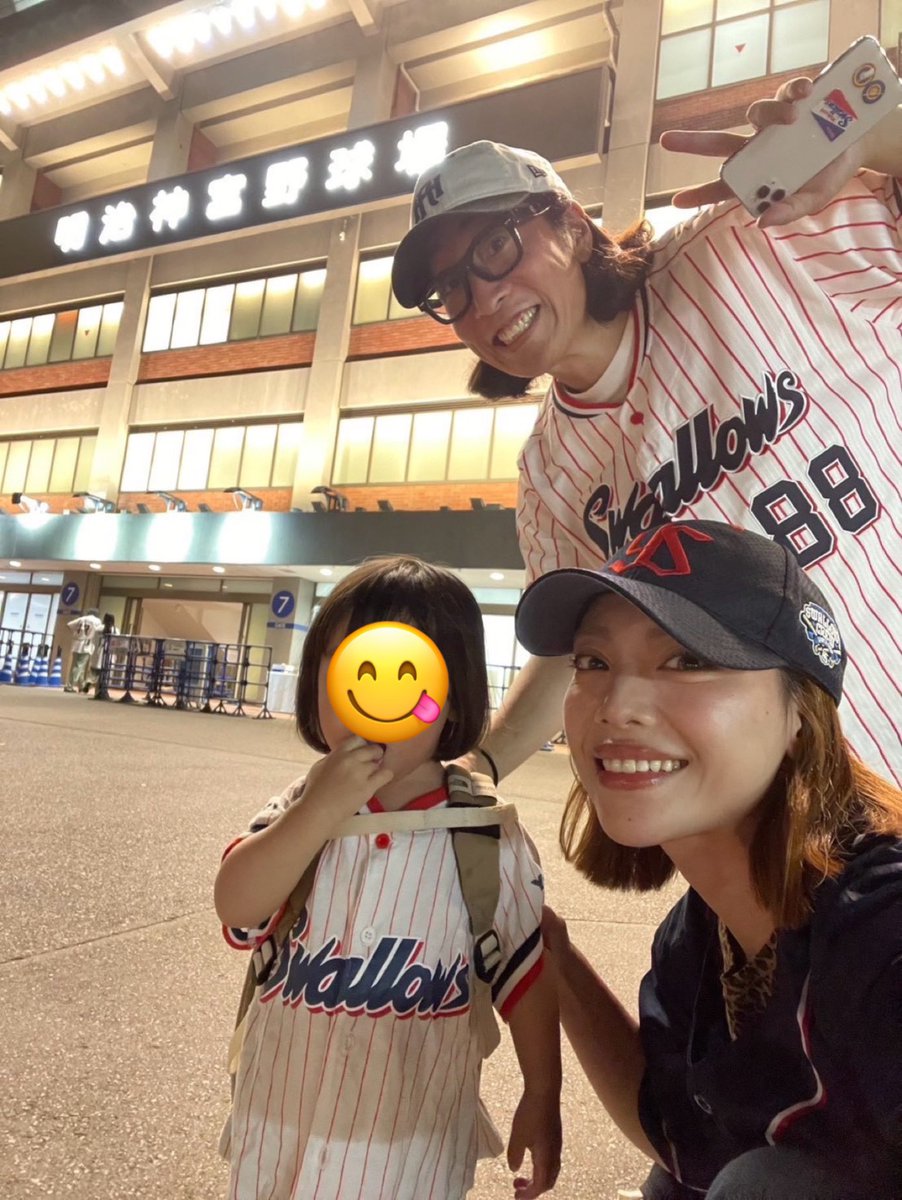 YUTTY52's tweet photo. 久々にスワローズの試合を見に行けた！
東京音頭で娘が楽しんでました。オスナもサンタナもありがとう！！
#swallows https://t.co/FR83xgOc6K