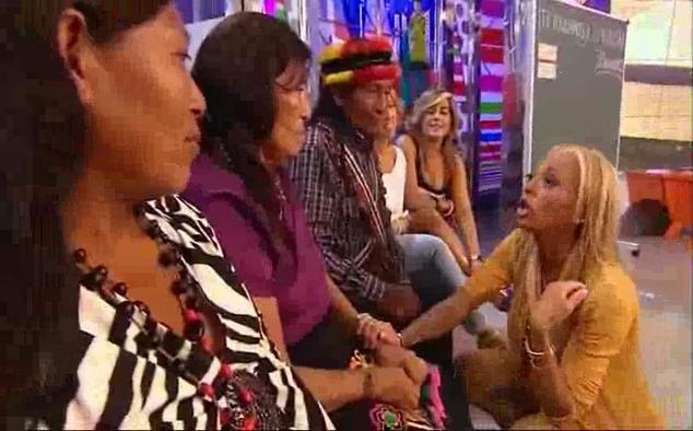 eliamsweet's tweet photo. El día que una tribu del Amazonas visitó Sálvame ABRO HILO CON TODOS LOS MOMENTOS 👇🏼 https://t.co/X4S42RGf0r