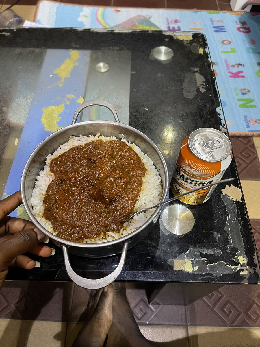 Poemetax's tweet photo. Private Chef checking in 👨🏾‍🍳😂
I’ve been on Spaces since 7AM and it’s almost 2PM.

Omo, I just realized I haven’t even thought about food all day. 😭

Well… food is finally in front of me.

What are we eating today? 🍛👀 https://t.co/L7p7IavNAY