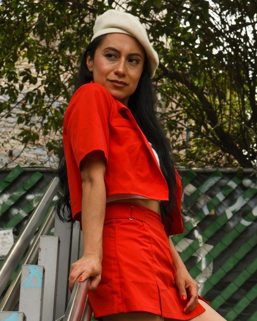 FloridaShiffer's tweet photo. Segunda parte de esta sesión urbana con Joana Beatriz: calles con estilo, luces que cuentan historias y una modelo que lo dio todo. Fotografía con flow, energía y visión. Gracias, Joana, por tu presencia frente al lente. ¿Con cuál foto te quedas? https://t.co/d4JE2mENiv