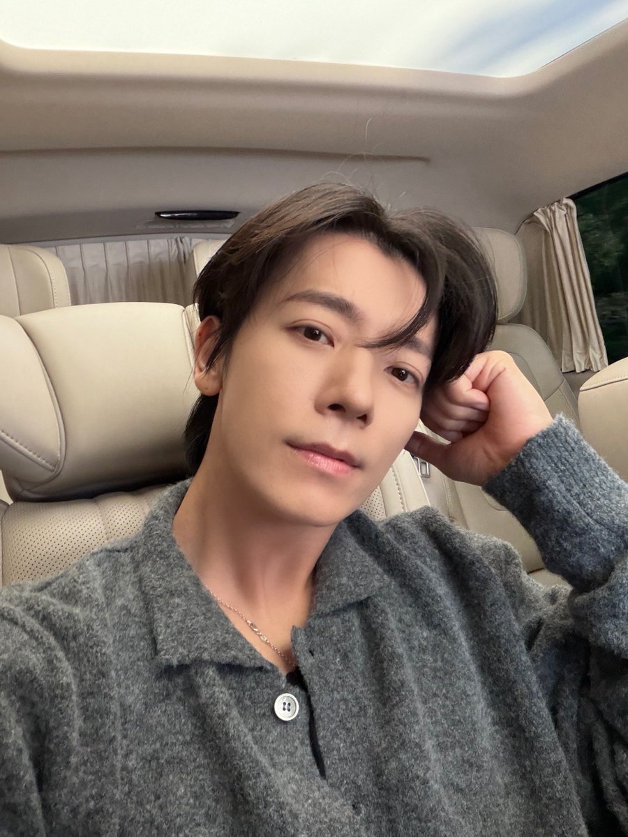 TheLees_HyukHae's tweet photo. 260914

#DONGHAE #동해 XHS Update

Shanghai and Beijing in autumn are really nice!
But the best thing was seeing everyone 💙
Students~ Remember to study~ Review your lessons~

#LeeDonghae #TeacherLee https://t.co/CucNZQtEjj