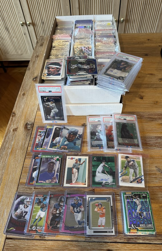DigitalGiunta's tweet photo. Kickoff starts in an hour, and to celebrate I will be running a stack sale!   Football, baseball, and some non-sport starting at 3 pm EST and running through the evening.  Turn on notifications and get ready to #GiuntaStack

Preview below https://t.co/nPIm9HuJum