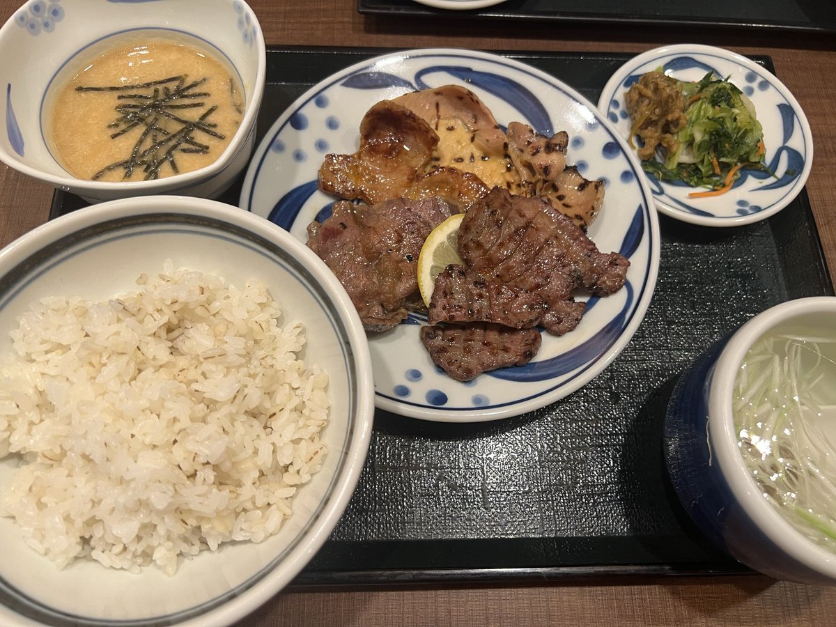 BE_happyr's tweet photo. ねぎしでわんぱくセット🍚

もうさぁ、牛タンが高くなりすぎて今まで厚切りのしろたん食べてたのに、ちょっと頼めなくなったよね💦 https://t.co/tNBMskbo3t