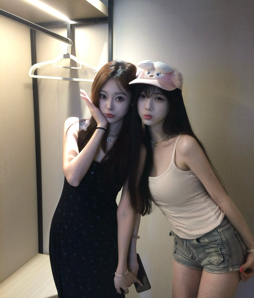 via_sean's tweet photo. 其实我闺蜜比我更色 https://t.co/rsNBGaFhmd