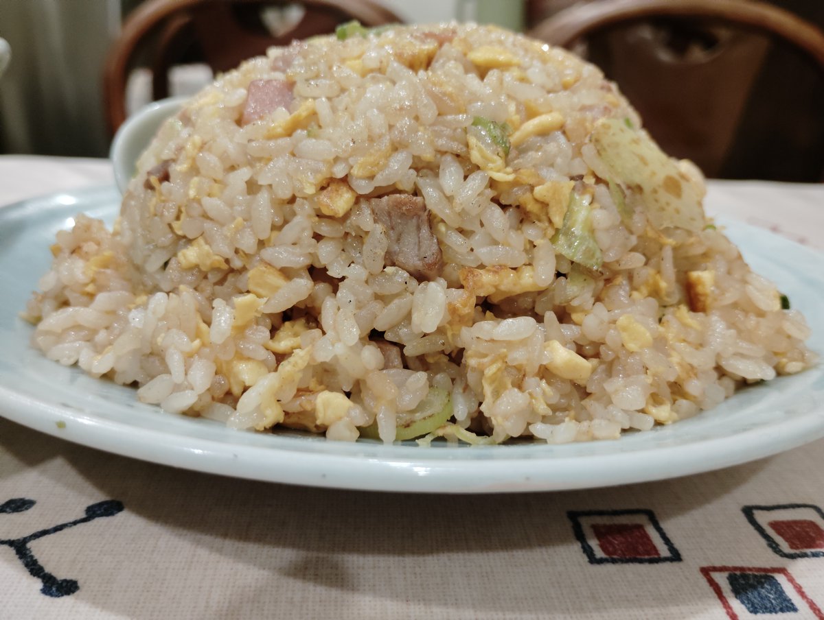 sakirim0's tweet photo. 中華料理 大味さん＠蕨市
セットA(半ラーメン＋半チャーハン) を頂きました。
半ラーメンと半チャーハン？半とは？と考えさせられましたｗ どちらも普通のお店なら大盛りｗ 流石デカ盛り有名店。焼売好きだったのですがもうやってないとは
#ラーメン #ラーメン大好き #ラーメン好きな人と繋がりたい https://t.co/SUoYJbKZZd