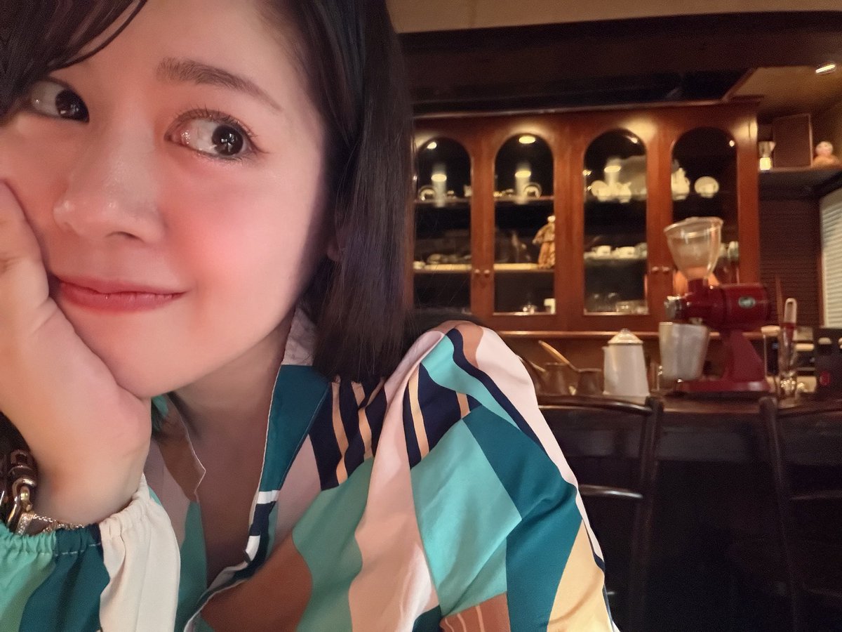 aki_nzk's tweet photo. 橋本みや子ちゃんと一緒に「ピカソ meets ポール・スミス －遊び心の冒険へ－」を鑑賞してきました。
私もみや子ちゃんも美大出身🎨✨
二人で作品の感想を話しながら観ることができてとても楽しかったです。

展覧会の後は「カフェド ラペ」さんでお茶☕️
店員さんにオススメされたシナモントーストを美味しくいただきました✨