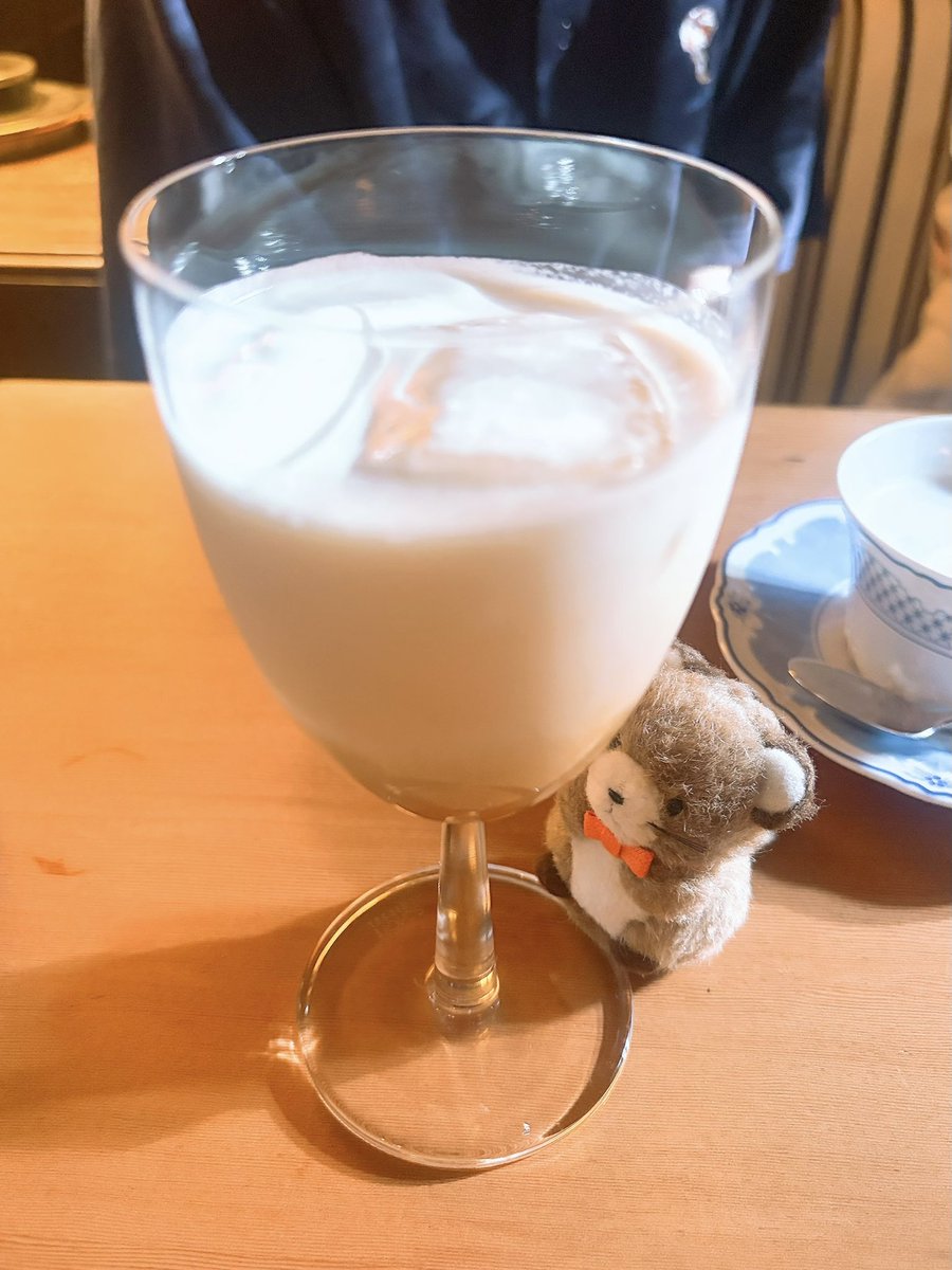 aki_nzk's tweet photo. 橋本みや子ちゃんと一緒に「ピカソ meets ポール・スミス －遊び心の冒険へ－」を鑑賞してきました。
私もみや子ちゃんも美大出身🎨✨
二人で作品の感想を話しながら観ることができてとても楽しかったです。

展覧会の後は「カフェド ラペ」さんでお茶☕️
店員さんにオススメされたシナモントーストを美味しくいただきました✨