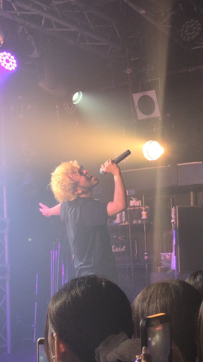 j3qms's tweet photo. ��回のライブ、自分でもびっくりするくらい声が出ました！！MCでは普段の3人の話をたくさん聞けて、テキバ!!をまさかの5回も聞けちゃって、、ほんとに最高な時間を過ごせました💓💓
11月のライブが待ちきれないです❤️‍🔥
　#Citydrops
Tsukuyomiを歌うカッケー2人をそえて↓ https://t.co/DiQy2TWcae