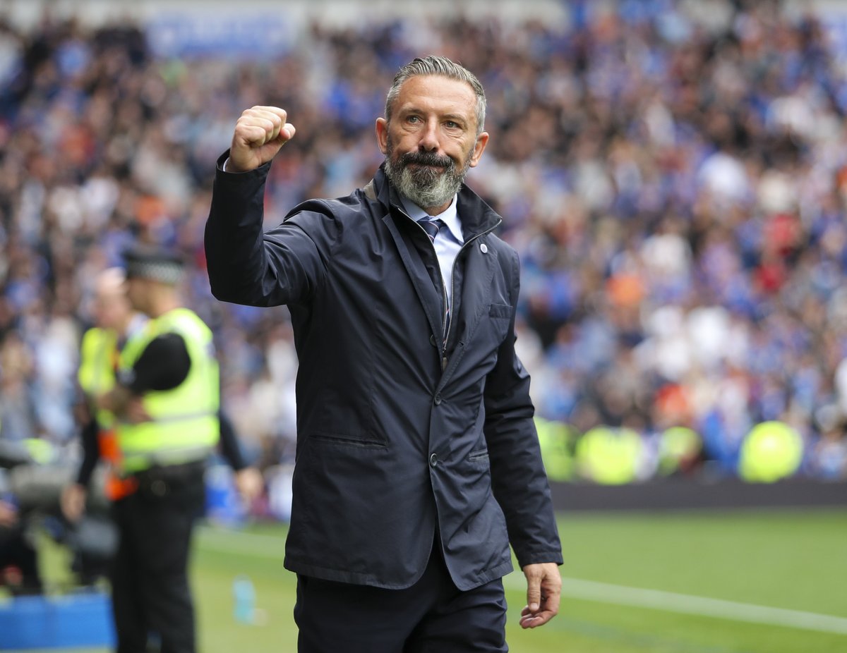 RangersFC's tweet photo. 👊 Gaffer! https://t.co/pC9RLx89zS