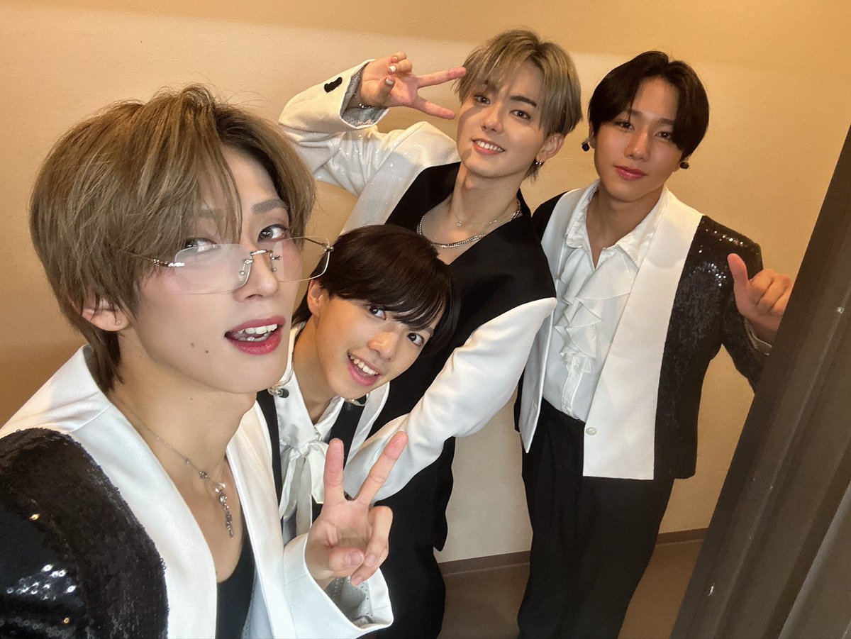sei_shinyogayo's tweet photo. 🖤🤍
いしんちゃんリムレス貸してくれてありがとう🙏🏻 https://t.co/BsuJmwl3CC