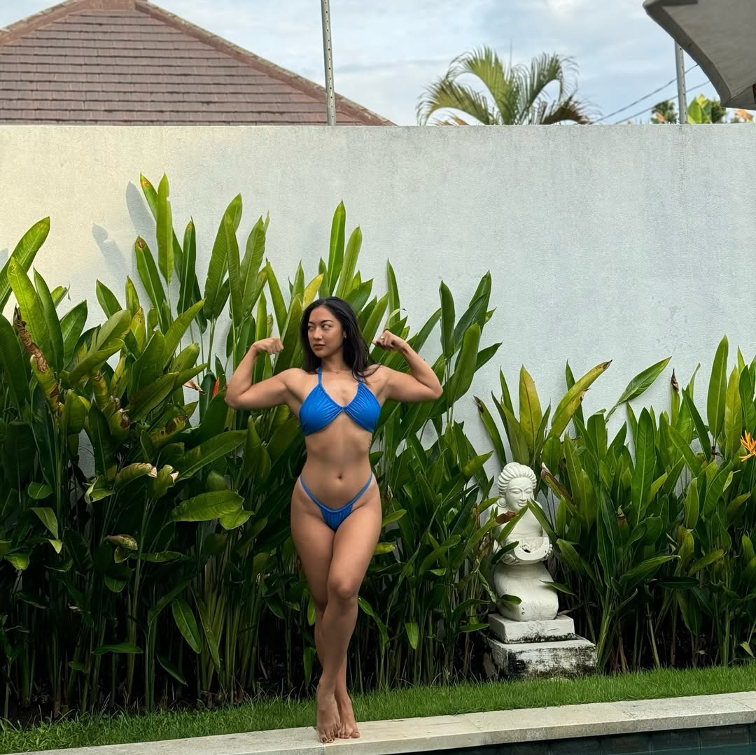 CertAninSimp's tweet photo. Anin, dengan segala hormat: tolong jangan cantik-cantik amat. Aku sedang berusaha menjadi warga negara yang produktif.
#AninditaHidayat https://t.co/jTbRmrsU2c