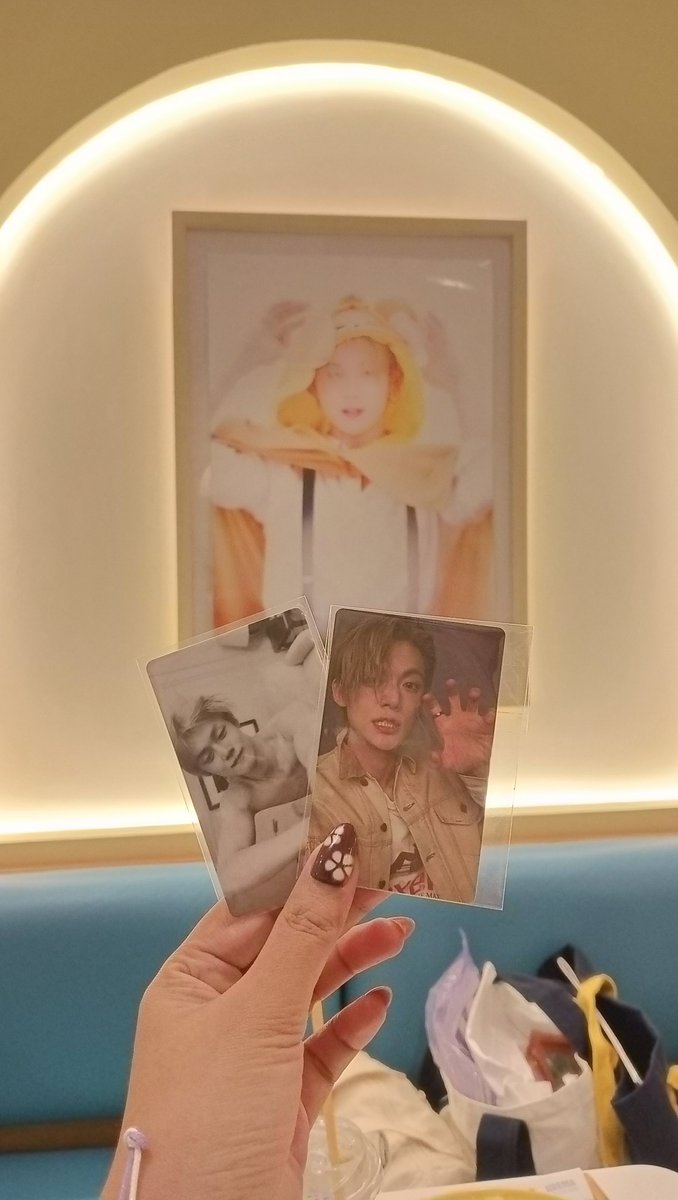 CatzNoona's tweet photo. @304weekendclub more yeonjun and OT5 🥰🥰🥰 https://t.co/UvUrs1sEZr
