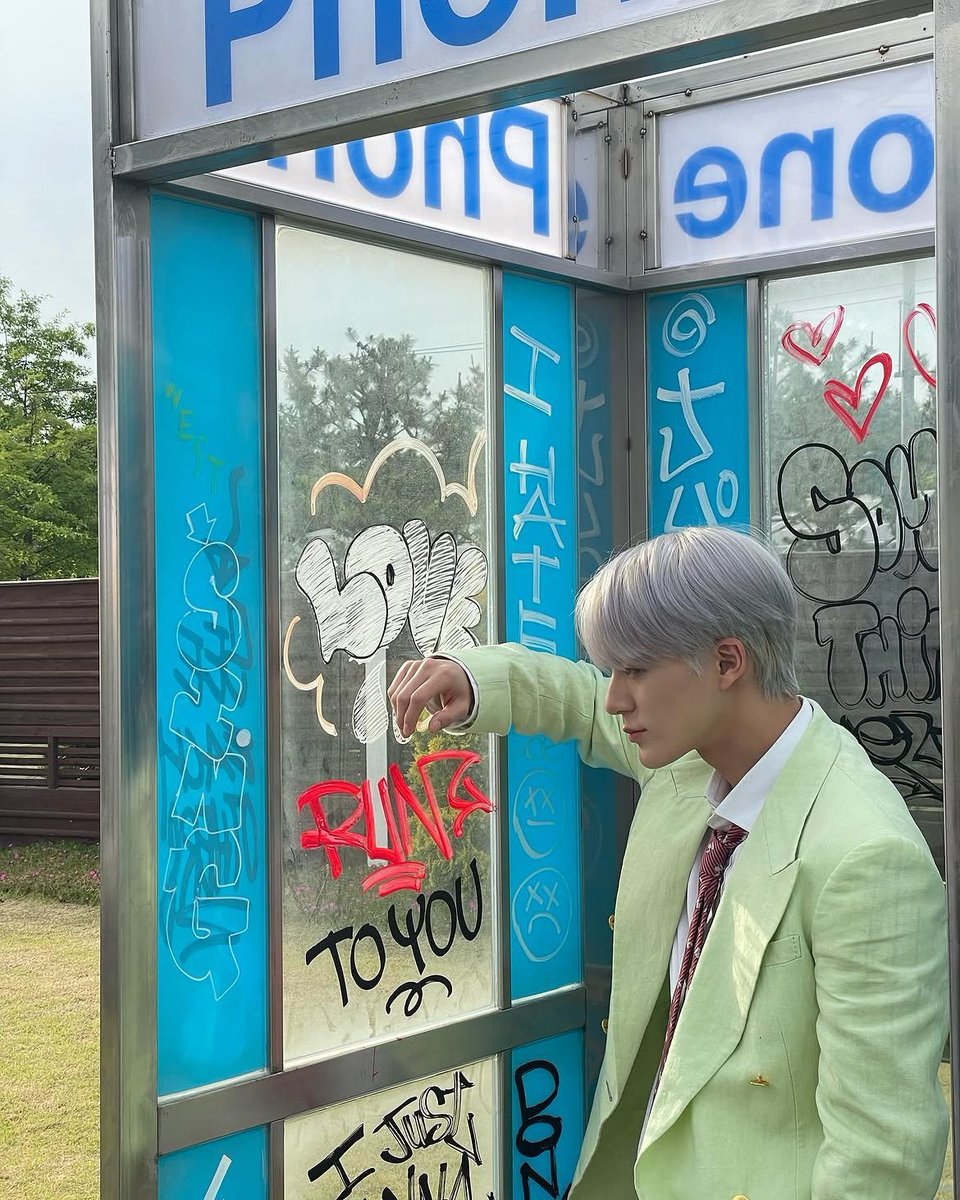 leeujenyo's tweet photo. I know you’re probably a little jealous right now, but what can I do? I was just enjoying the moment and the music, and somehow ended up having a pretty good time. You should’ve been here too, though. https://t.co/rUS8tL5MiW