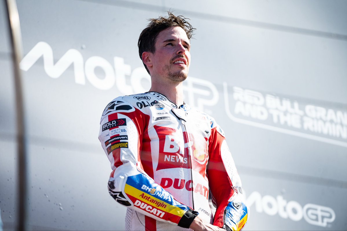 GresiniRacing's tweet photo. For Sic, for Fausto. #Gresini30Seasons https://t.co/YZWjUr9OYE