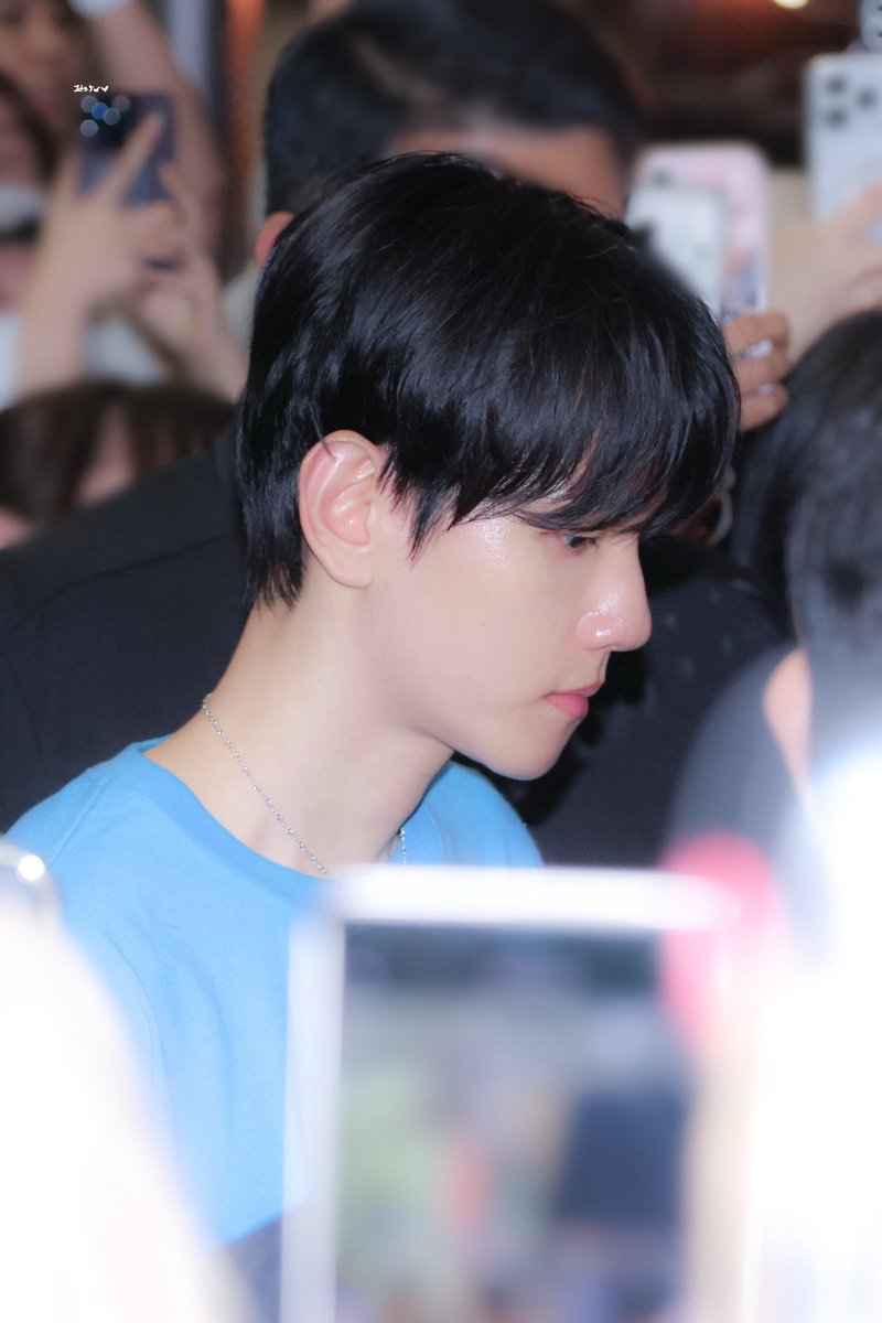 Its5o6's tweet photo. 260913 쓰담쓰담 #백현 #BAEKHYUN @B_hundred_Hyun https://t.co/oFYFwbj7m4