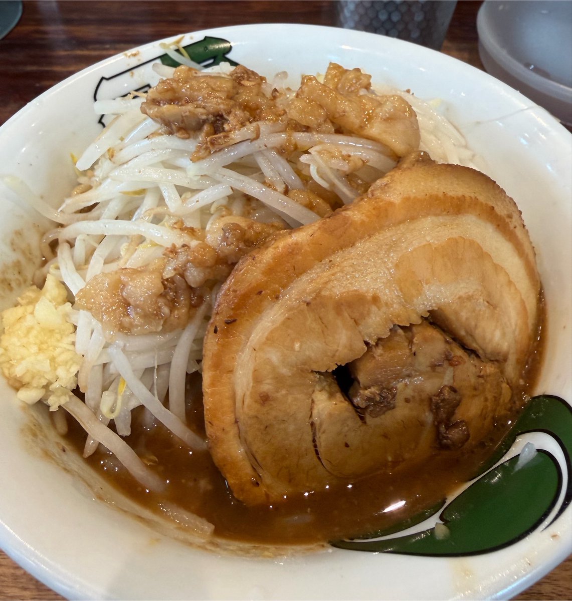 ExiT0315's tweet photo. 同僚がリバースしたり朝から焼肉食べたりと楽しいキャンプでした。
お昼に食べた二郎系ラーメン美味かった・・・。 https://t.co/1MIJ0AJwph