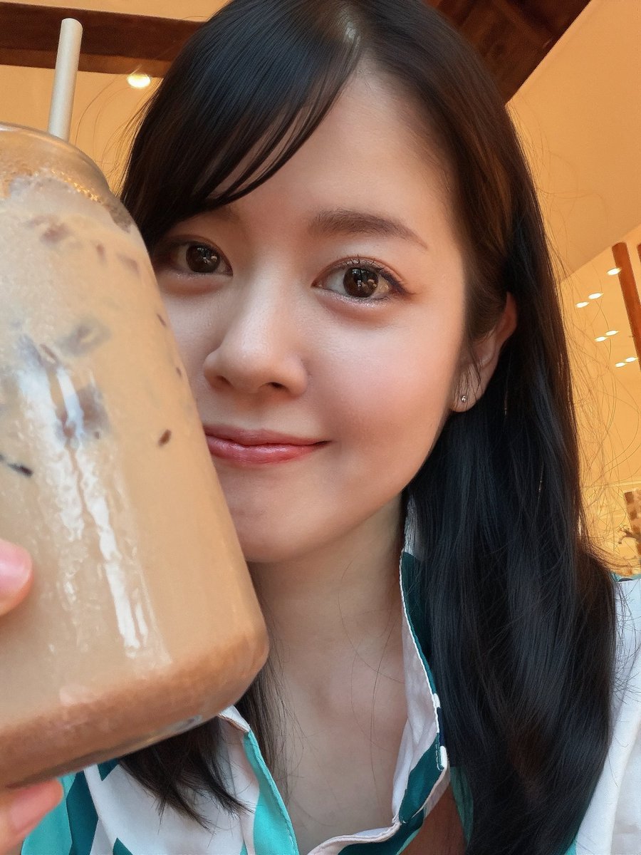 aki_nzk's tweet photo. 話し足りず２軒目は「ロンハーマンカフェ」さんでお茶をしてきました✨
途中で巨人の試合経過を見て気絶しそうになりましたが、美味しいロイヤルミルクティーとみや子ちゃんのおかげで意識を失わずに済みました😌💦

今日は１日ありがとうね♡ https://t.co/wP7fmsbgzG
