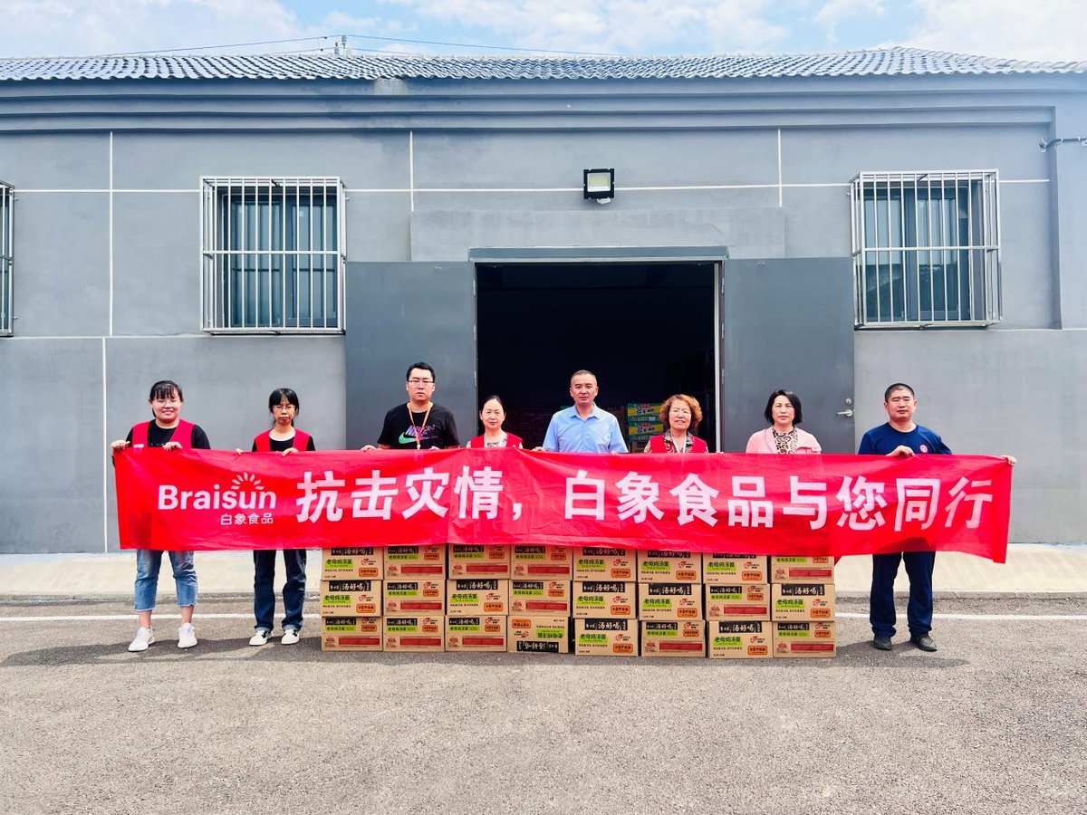 trued950335's tweet photo. Just wrapped up 3 days of volunteering at the city’s community food drive! Handed out 1,200 meals to neighbors in need, met amazing local volunteers, and left with a full heart. Small acts make big differences https://t.co/eFAx7T3EWx