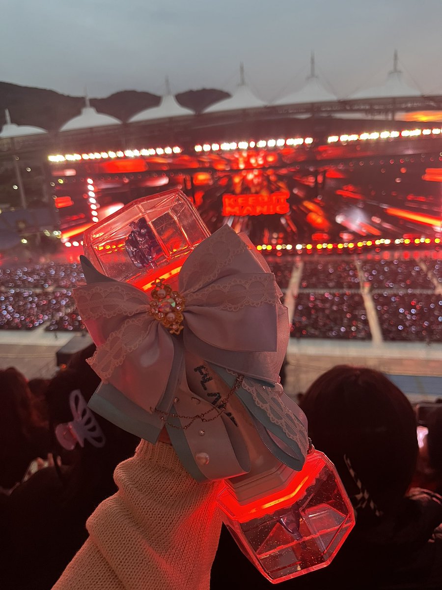 Dano_PV_'s tweet photo. 이틀동안 너무 재밌었구..
ㄲㅏㅁ돌러들 너무 많이 만나서 진짜루 재밌었더요.. 끝나고 응원봉 사진 못찍고 바로 출발한게 아쉬운데ㅠ! 쩔수없슨~
집가서 정리 싹 하고 비계 홍보 함 할게용!

그리고 중요공지
묵혀둔 타블렛 게시합니다 우리집 정상영업 시작합니다 https://t.co/toPkm3acAA