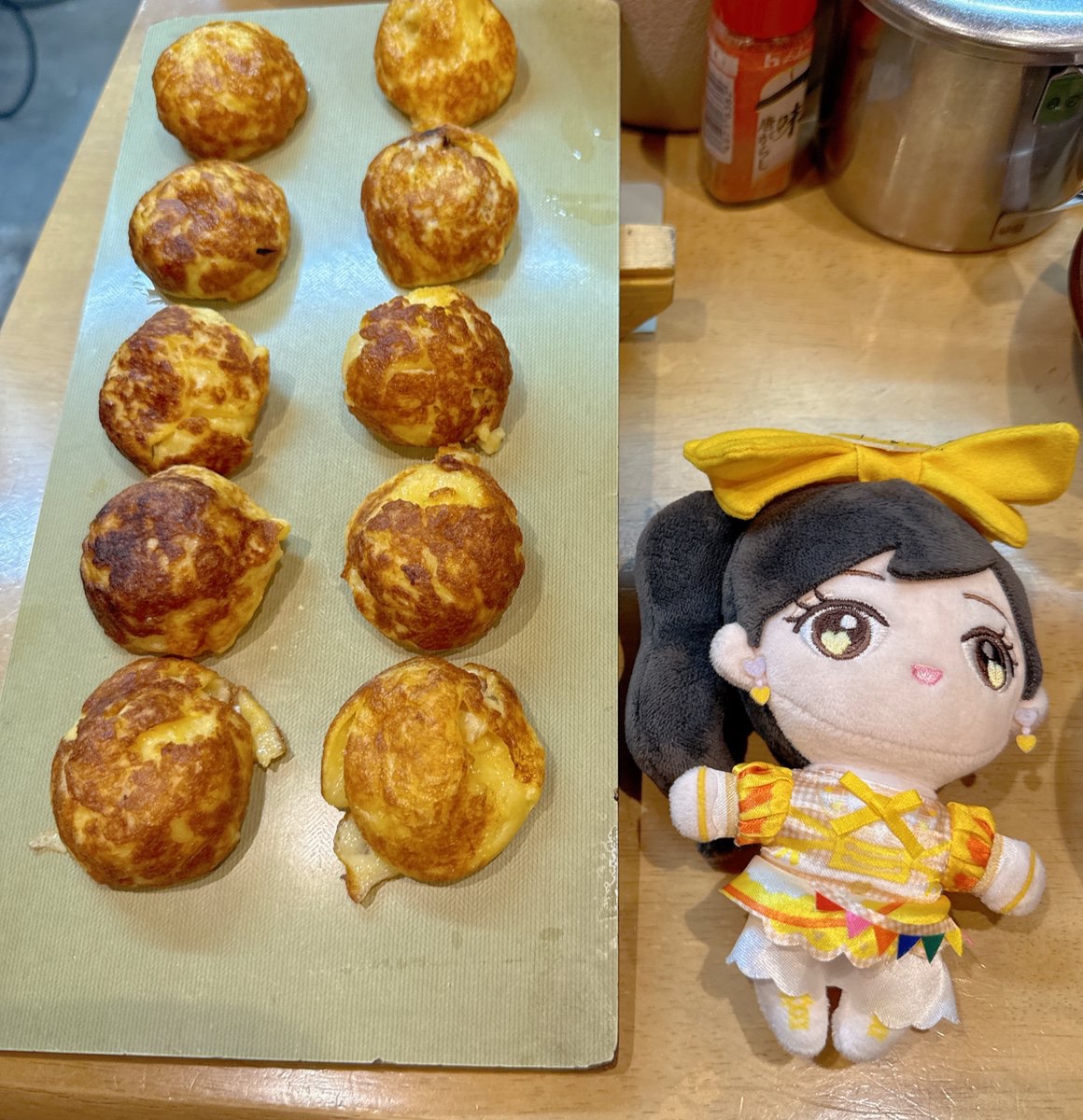 apiapiapinari24's tweet photo. 神戸2DAYS🐮

一般で取ったから当たり前に天空席だし傾斜急で絶壁でちょっと怖かったけど、本当に行ってよかった✌🏻
ホールより圧倒的にアリーナセトリ好きだし残り3公演も楽しみ！ https://t.co/2XLO3sL791