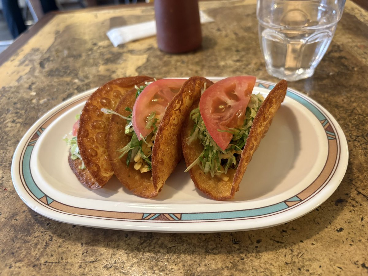 Roar_suki's tweet photo. 今年も沖縄タコス巡りやっていく🌮

①Tacos-ya
沖縄タコスが久しぶりすぎて感動的な美味しさだった…🥰
サクもち生地とスパイシーなミートがほんとうにおいしい https://t.co/vTWrBOz0iS