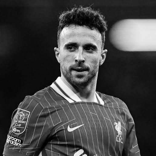 postunited's tweet photo. 🤯❌ PROVOCAN A RUBÉN NEVES CON EL FALLECIDO DIOGO JOTA

🗣️ Los aficionados del Al-Raawoun comenzaron a gritar el nombre de Diogo Jota, a modo de burla, en medio del partido

😡 El futbolista del Al Hilal habló y esto fue lo que ADVIRTIÓ:

“Espero que no vayan a rezar después de lo que han hecho, Dios los ha visto”

😡 Cristiano Ronaldo no dudó en hablar sobre el tema y RESPONDIÓ CONTUNDENTEMENTE:

“La liga tiene que tomar medidas y sancionar este tipo de comportamiento. Las personas que se comportan así no deberían volver a entrar nunca más en un estadio”