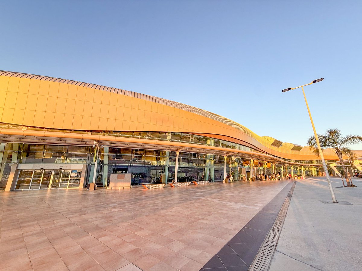 flight882's tweet photo. Faro Airport, Algarve Portugal. Some key facts :

1965: Inaugurated by the Portuguese government as the primary international gateway to the Algarve.

1989 & 2001: Built a new passenger terminal and executed expansions to keep pace with soaring European low-cost carrier demand.

2010–2013: Underwent a major infrastructure overhaul, expanding runway capacity, adding aircraft stands, and modernization.

2013: Management transferred to the private operator VINCI Airports (via ANA Aeroportos de Portugal).

2022: Officially renamed Faro – Gago Coutinho International Airport in honor of the Portuguese aviation pioneer who co-conducted the first aerial crossing of the South Atlantic in 1922.

Today, it handles around 10 million passengers annually, serving as the main transport hub for southern Portugal and southwestern Spain.