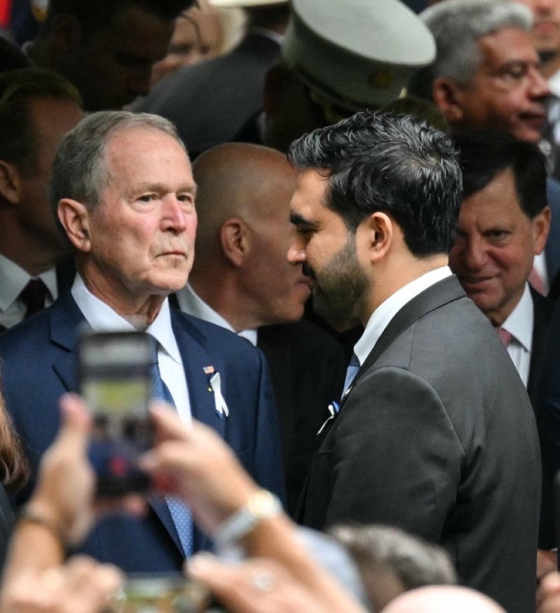 DrunkRepub's tweet photo. W looking at this MFer like he’s the 20th hijacker lmao https://t.co/x7gpcD1xph