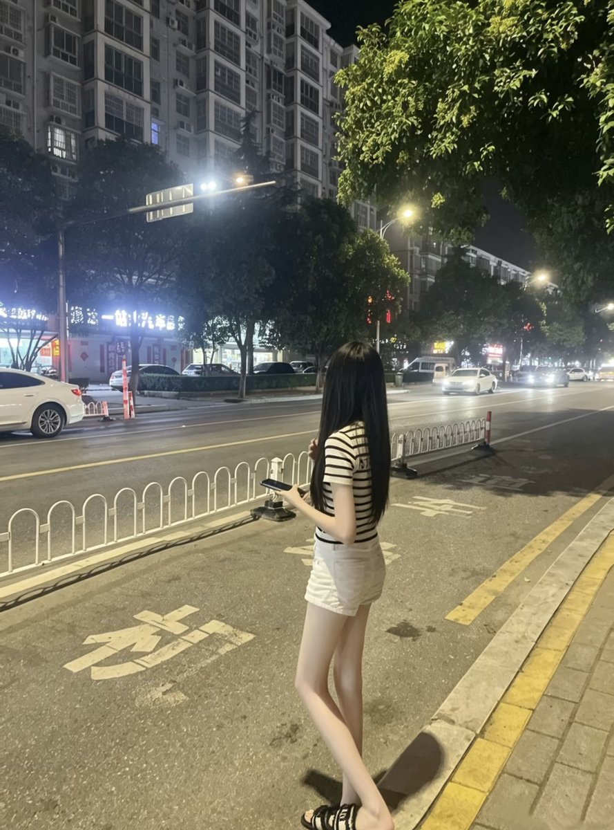 jsxms10's tweet photo. 想不想闻我脚后跟啥味儿？
#精神小妹 #女s #atm奴 #榨金 #上贡 https://t.co/g9b9lLvnLB