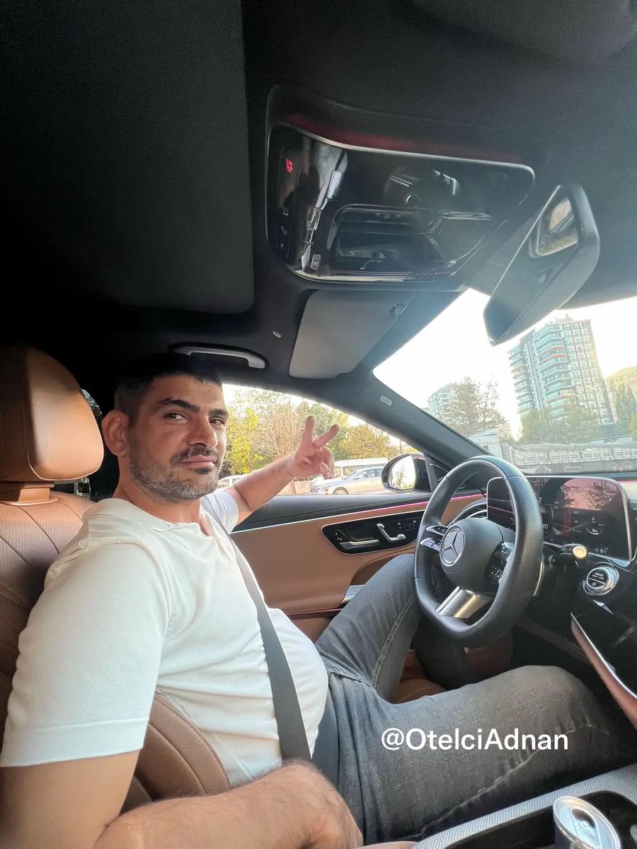 OtelciAdnan's tweet photo. Seninle benim aramdaki fark kardeş,
Ben mercedese binerim, sen fiat punto ya https://t.co/bUoNey9ids
