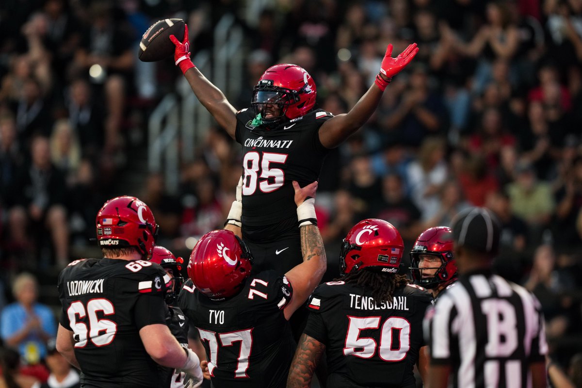 CamMellor's tweet photo. Our @PFN365 highest-graded offensive lines, Week 2:

Cincinnati: 92.3
Toledo: 90.2
Texas State: 90.2
Kansas State: 89.4
Boise State: 86.3
South Carolina: 85.4
USC: 85.3
Notre Dame: 84.8
Tennessee: 84.5
Houston: 84.5
Illinois: 84.2
Akron: 84.2
JMU: 84.2
TCU: 84.1
Jacksonville State: 84.0