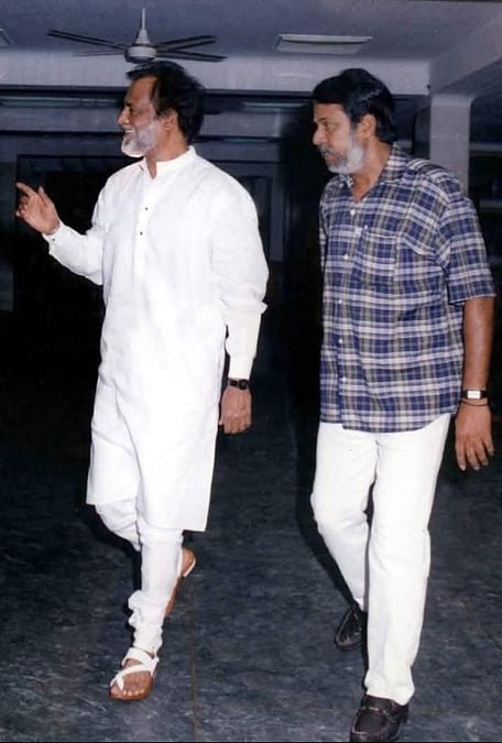 Karandeva_KD's tweet photo. படத்த பத்தி negative வா ஒரு News channel போட்ட ஒடனே ஓடி வந்து clarification 👌🏼🔥

ஆனா VJ fans camp side ல இருந்து ஒரு ஒரு நாளும் 1000 fake, negative, Death abuse வருது அத stop பன்ன ஒரு tweet ?!

Badly missing Thalapathi Sathya Narayana 🤧 https://t.co/5oDvQj0isG