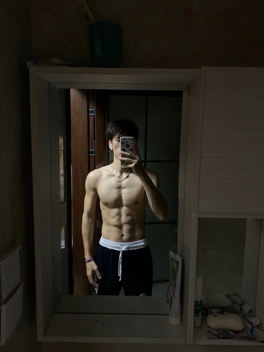 yangsir0036's tweet photo. 减脂好痛苦，谁能来陪我聊聊天吗 https://t.co/rUU3kwkRXv