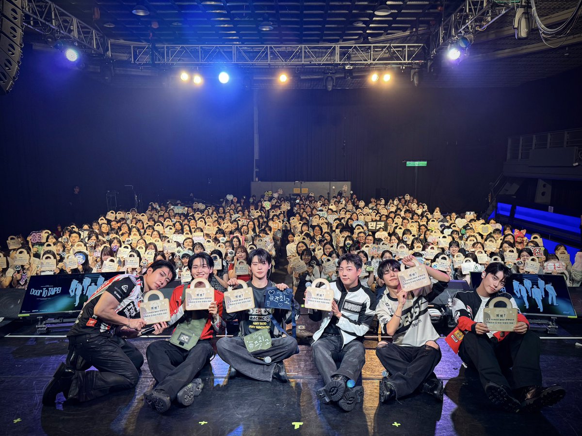 ONF_offcl's tweet photo. 2026 ONF FANMEETING [Door to TAIPEI] w/ FUSE

#온앤오프 #ONF
#DoorToTAIPEI https://t.co/ANud1gHuYL