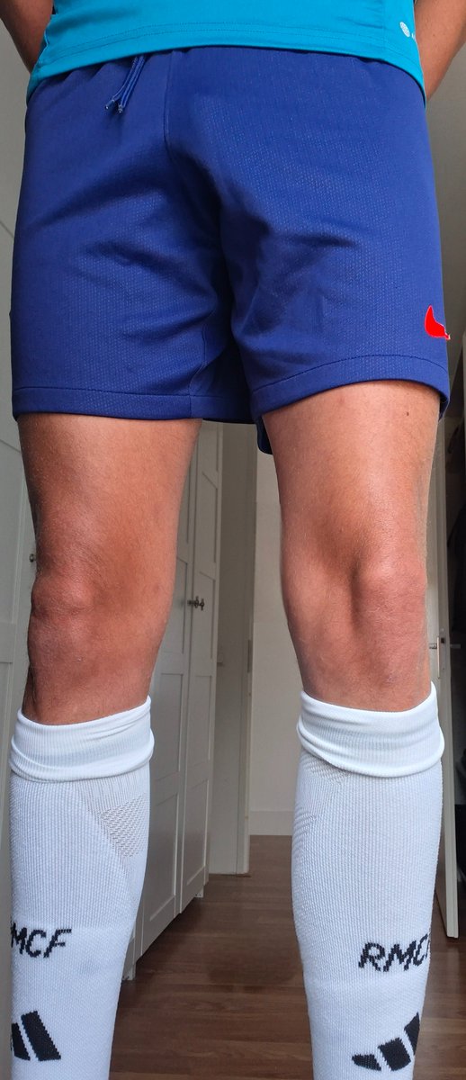 GearboyCash's tweet photo. #sportswear #football #nikegear #freeballing #hard #trackies #footballkit New day, love this kit! Makes me hard 😈. Smelly? Sweat? Shower? What to do next? 💧 https://t.co/Z8XzhMkD5c