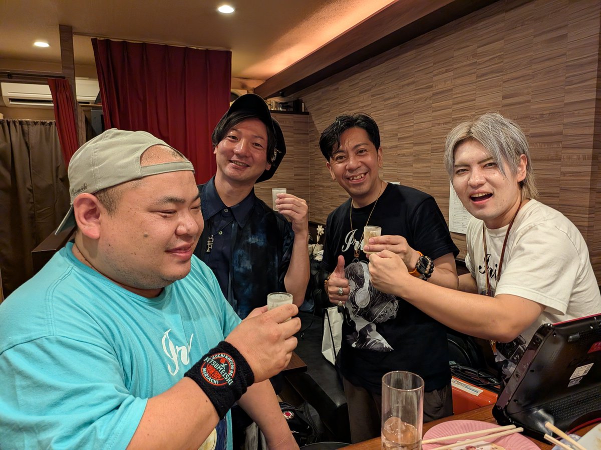 mako14667625's tweet photo. 本日は毎年周年企画としてやってます、アイリス音楽祭当日でした🎤
ノーンさん、おかやん、風太さん、ダンジングベイビーズ👶、遅れてなかやんにもお祝いに来てもらいました🌈
画像撮らないニキでごめんなさい💧
テキーラと歌仲間の画像しかないとは笑
メシが美味くて、いい音楽浴びて、酔って、最高🌟 https://t.co/qRqQd5zhn0
