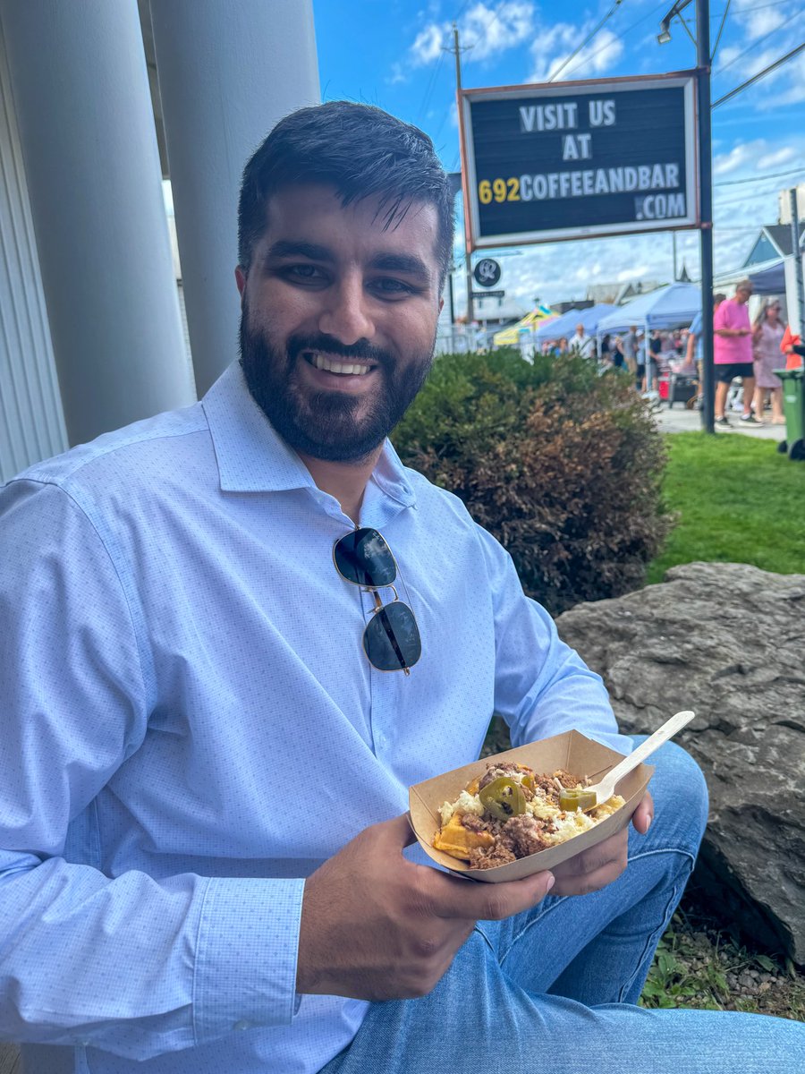 SukhuSSekhon's tweet photo. Amazing Saturday afternoon at the Taste of Manotick! 🇨🇦

Great to connect with local businesses, enjoy some delicious food and live music, and run into Carleton MPP @GeorgesDarouze and Councillor David Brown.

Thank you to the Manotick BIA (@ManotickVillage) for bringing the community together! 👏