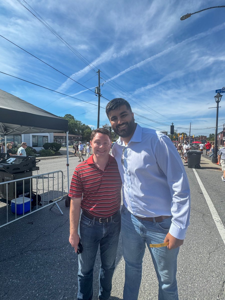 SukhuSSekhon's tweet photo. Amazing Saturday afternoon at the Taste of Manotick! 🇨🇦

Great to connect with local businesses, enjoy some delicious food and live music, and run into Carleton MPP @GeorgesDarouze and Councillor David Brown.

Thank you to the Manotick BIA (@ManotickVillage) for bringing the community together! 👏