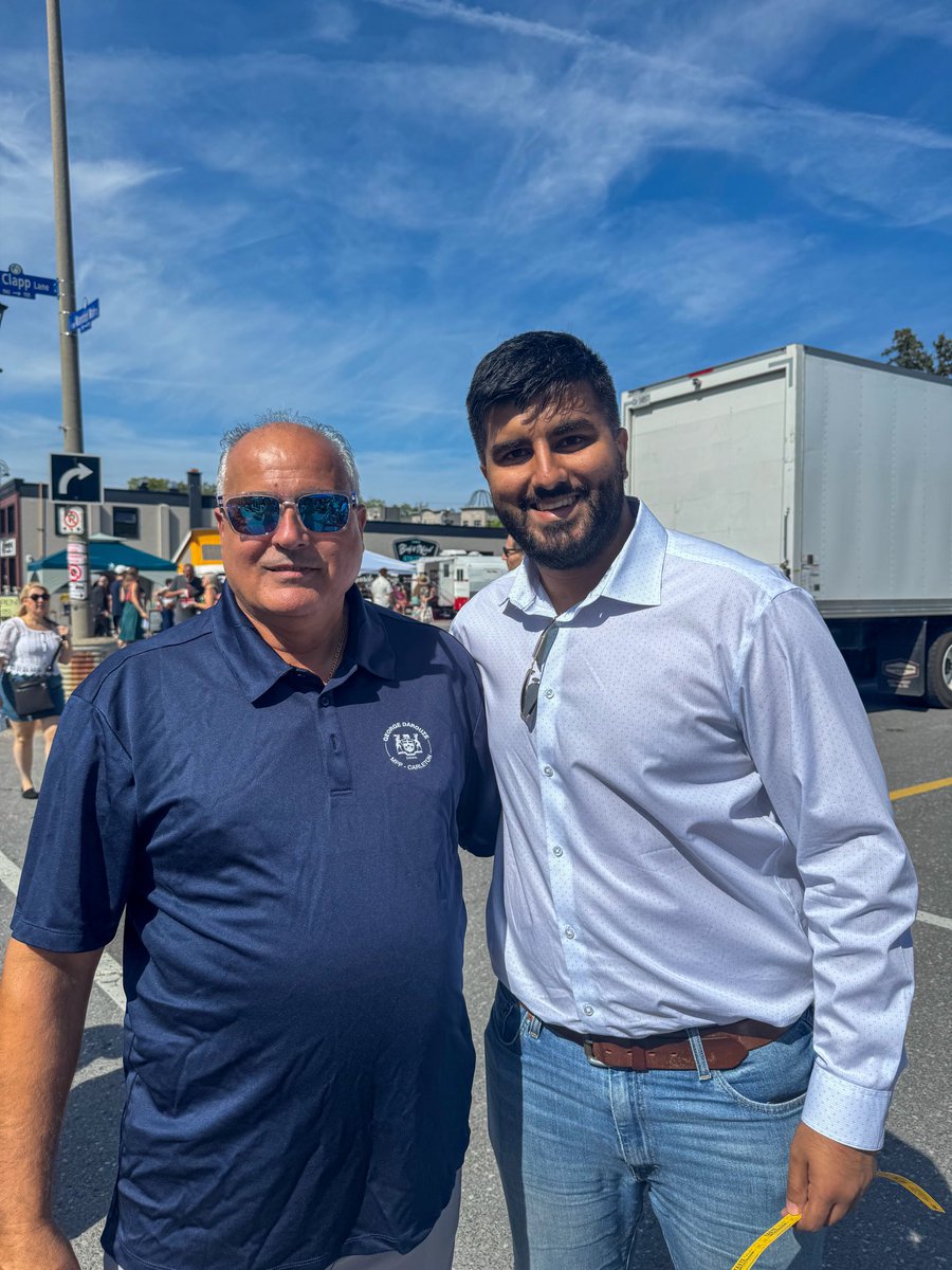 SukhuSSekhon's tweet photo. Amazing Saturday afternoon at the Taste of Manotick! 🇨🇦

Great to connect with local businesses, enjoy some delicious food and live music, and run into Carleton MPP @GeorgesDarouze and Councillor David Brown.

Thank you to the Manotick BIA (@ManotickVillage) for bringing the community together! 👏