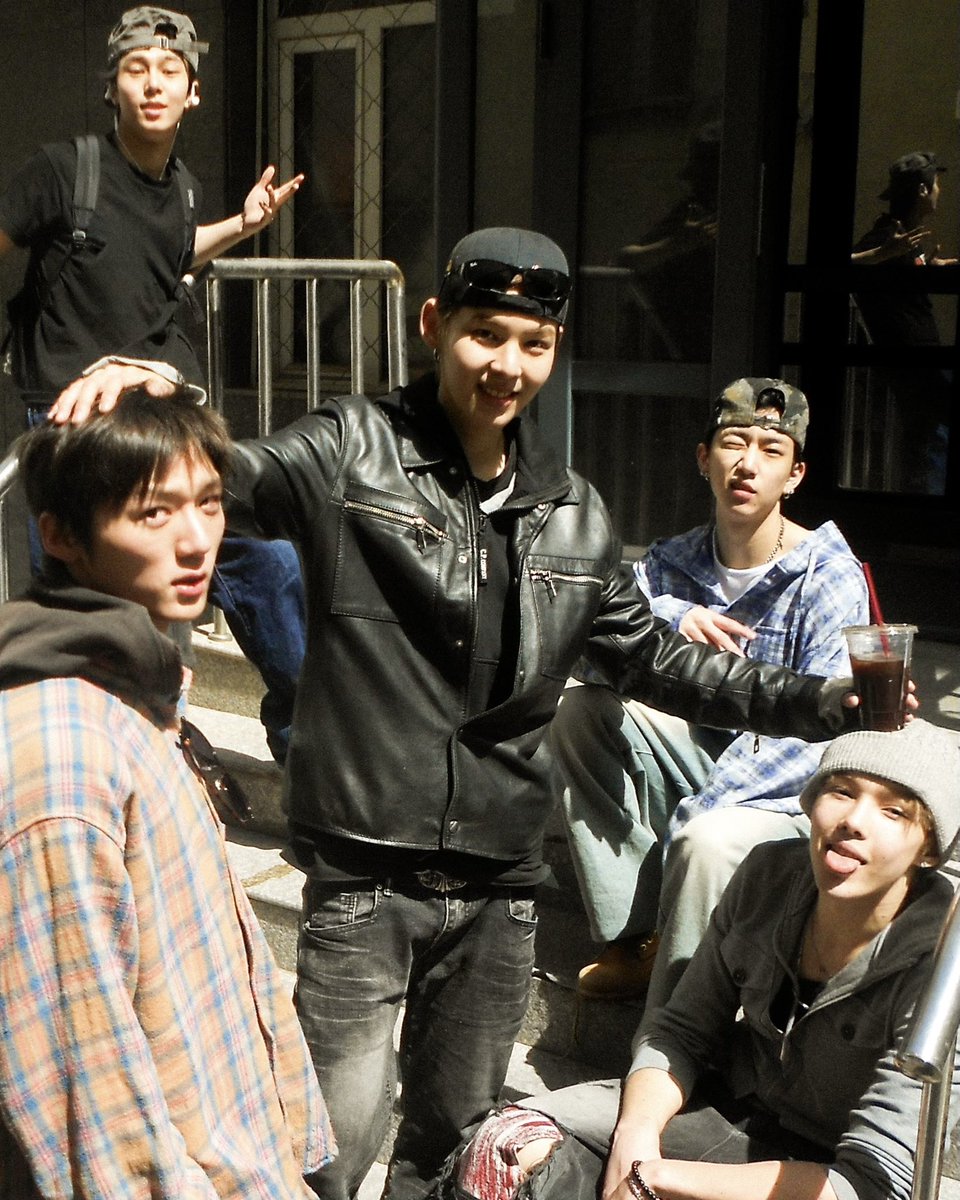 wayfboys's tweet photo. kickboxing #wayfboys https://t.co/CRSL3AsKqa