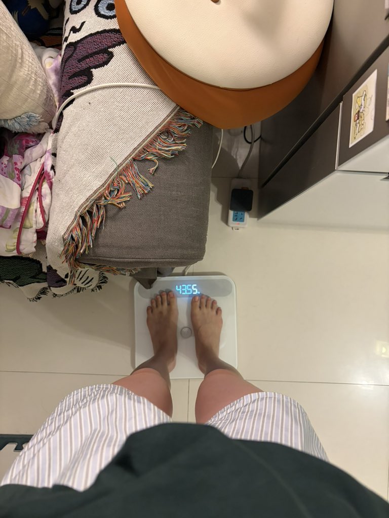 3130_0's tweet photo. 暴瘦7斤🙂
我不开玩笑 我感觉要死了 https://t.co/zeCniuNKDd