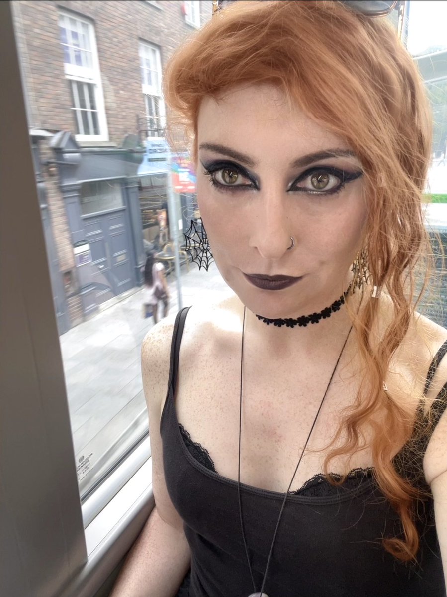 rosezeemore's tweet photo. I just goth on a bus https://t.co/8fQtnXZCks