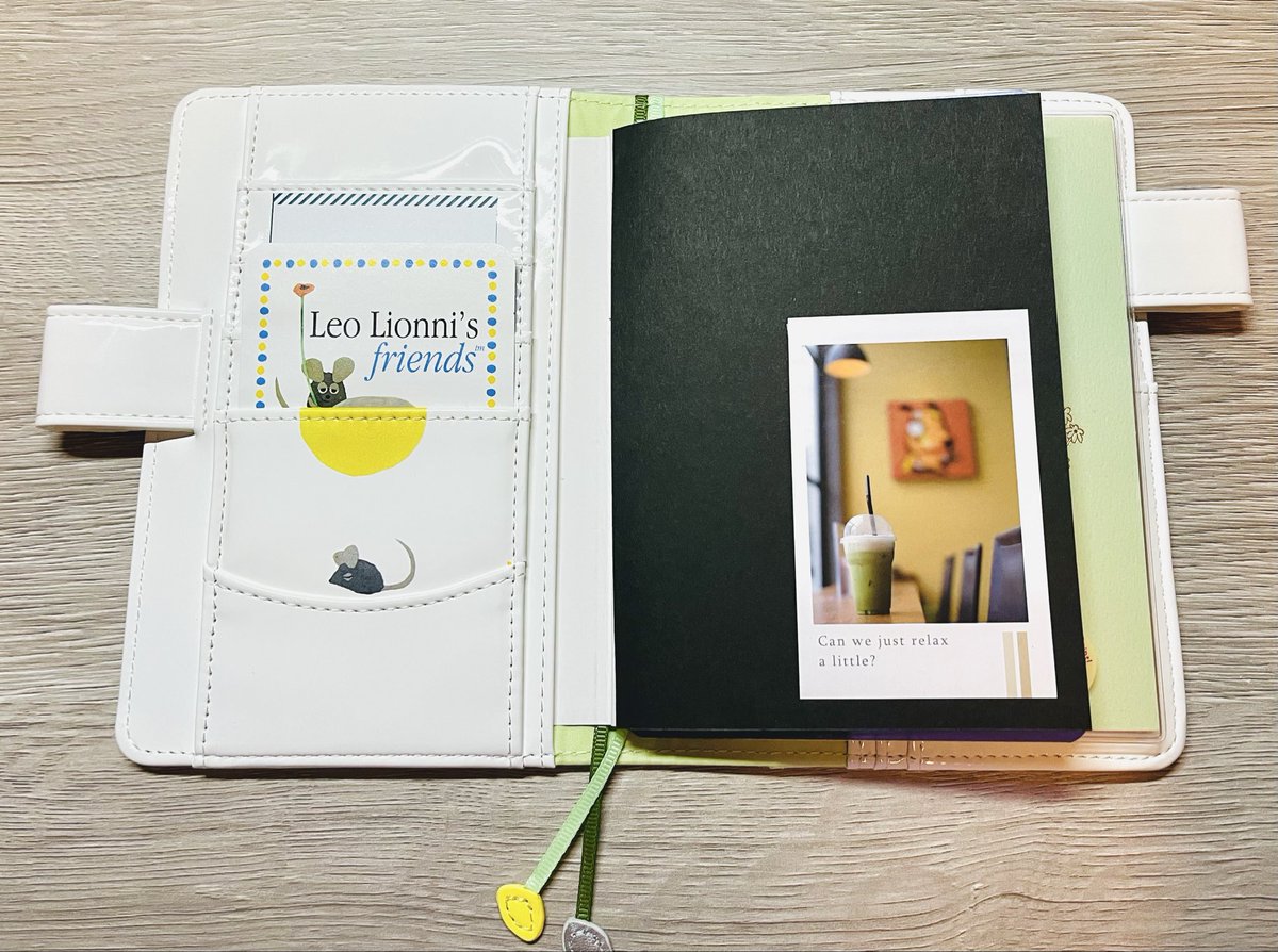MinHacks's tweet photo. ほぼ日手帳 フレデリック sun
悩んでついにお迎えしました🙌✨

フカフカ滑らかなカバーで
とってもかわいいです☺️

中に挟むとどうなのか、色々実験した
開封動画をまた近々アップできたらと思います🦔

#ほぼ日手帳 
#フレデリック https://t.co/jBdvAebD7N