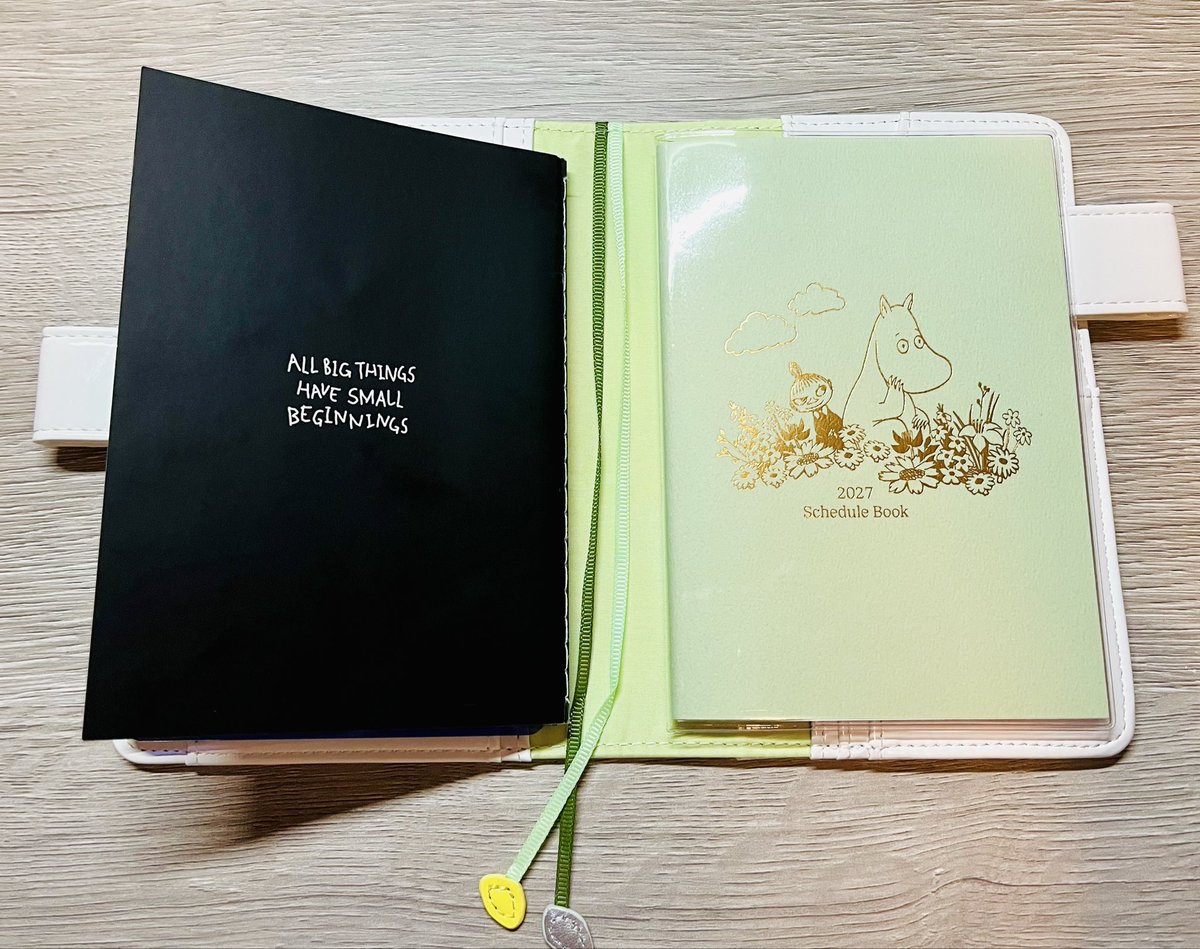 MinHacks's tweet photo. ほぼ日手帳 フレデリック sun
悩んでついにお迎えしました🙌✨

フカフカ滑らかなカバーで
とってもかわいいです☺️

中に挟むとどうなのか、色々実験した
開封動画をまた近々アップできたらと思います🦔

#ほぼ日手帳 
#フレデリック https://t.co/jBdvAebD7N
