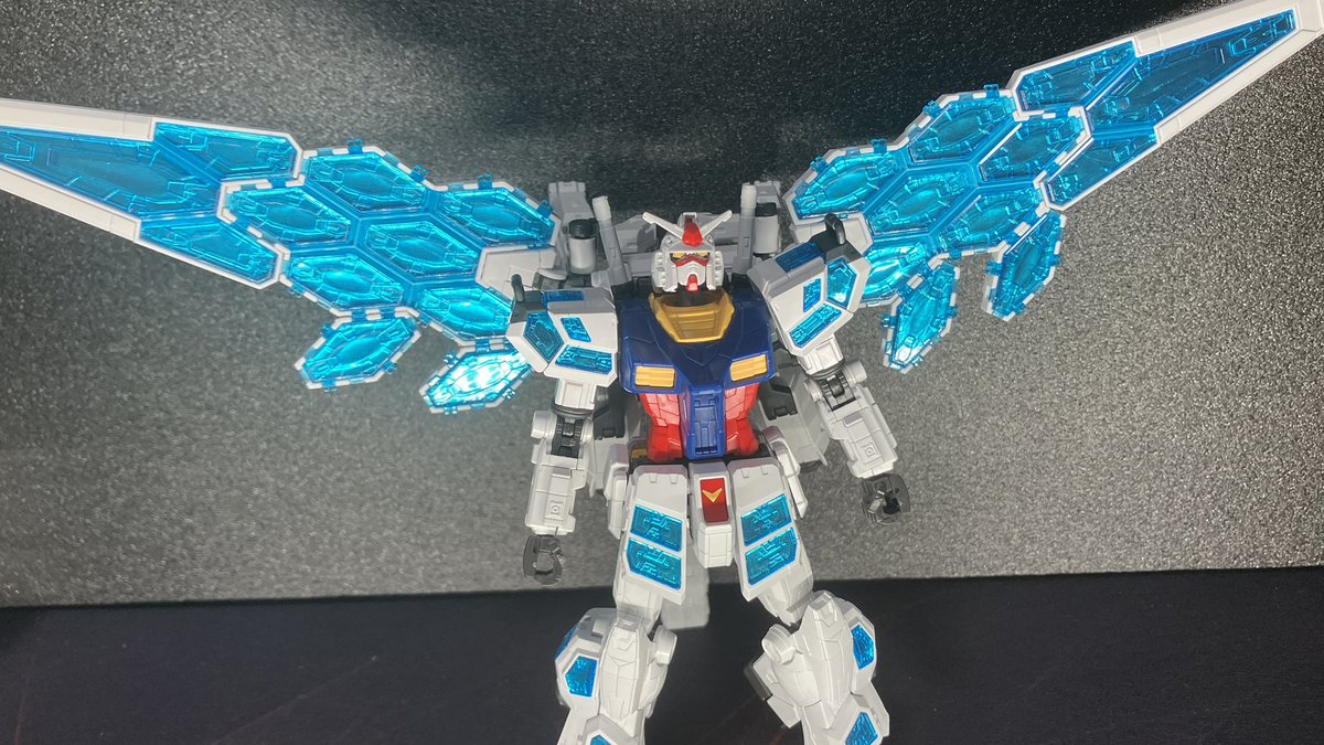 ameponte's tweet photo. 先日の配信で作ったガンプラにシール貼って完成！万博行きたくなりますね https://t.co/Xbo007b4Ut